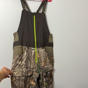 UNDER ARMOUR CAMO STORM BIB OVERALL -scent control